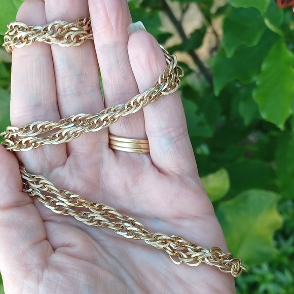 4 Vintage Necklaces - Picture 4 of 12